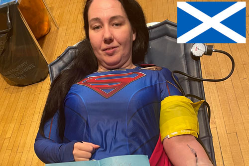 Supergirl Cosplayer
